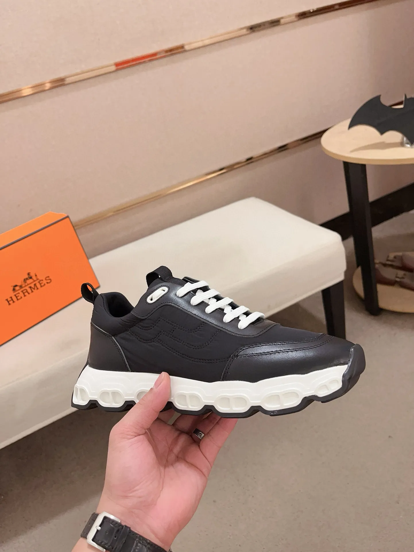 Factory price: 460💰《HERMES》【Classic Original Version】Hermès; Top 🔝 Purchasing Agency 🔍🔍 Men's latest 🇺🇸 counters are on sale simultaneously, original imported from Italy ▲▲First-layer cowhide ▲▲ (high-end, extravagance and class) times) Exquisite workmanship (Italian 🇮🇹Imported water-dyed 🐂cowhide lining) sole: Original sole provided by the original factory, ⚠️exclusive double-layer activity·TPR·rubber·combined molded outsole; super comfortable·wear-resistant·non-slip·environmental protection The real thing is more beautiful if you take the real thing (high quality, follow the order), you can enter and exit the counter at will * Number of yards: 38·39·40·41·42·43·44# (can be customized 45.)